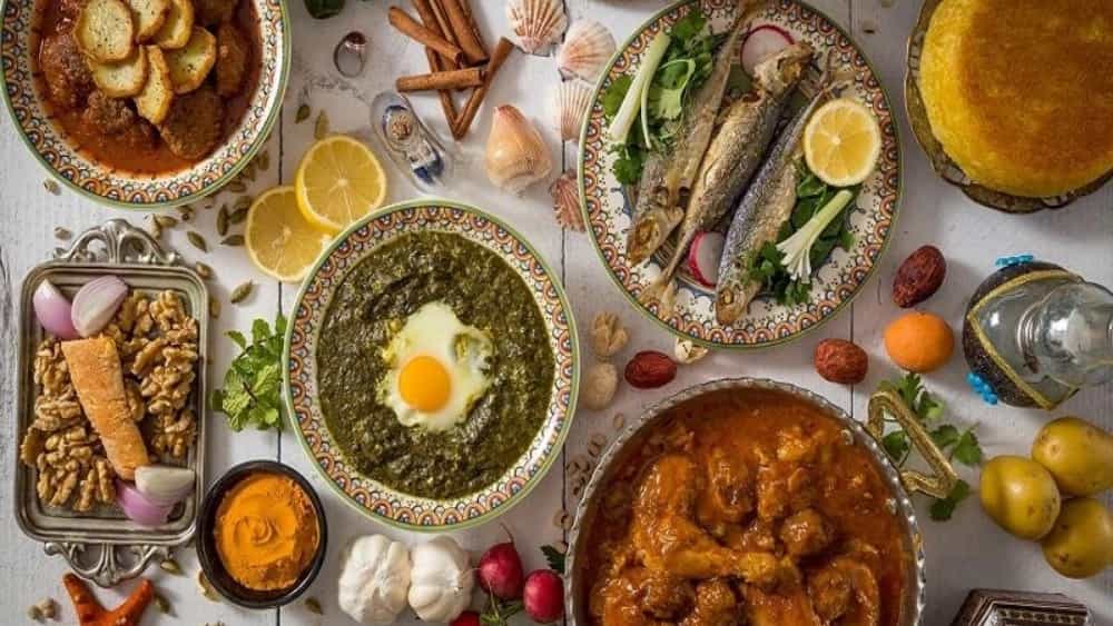 Rasht, Jirdeh Yolu üzerindeki Afshar Restaurant'ta Gilan yerel yemeklerinin fiyatı